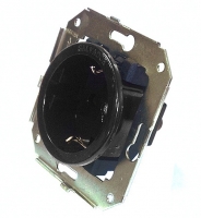 Розетка с заземлением и шторками для внутреннего монтажа цвет: черный